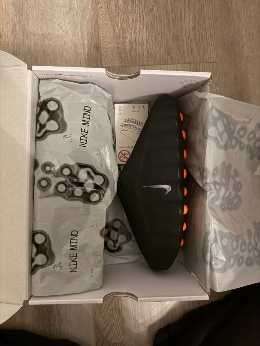 NWT W NIKE MIND 001 BLACK/CHROME-HYPER CRIMSON MULES - Picture 4 of 5